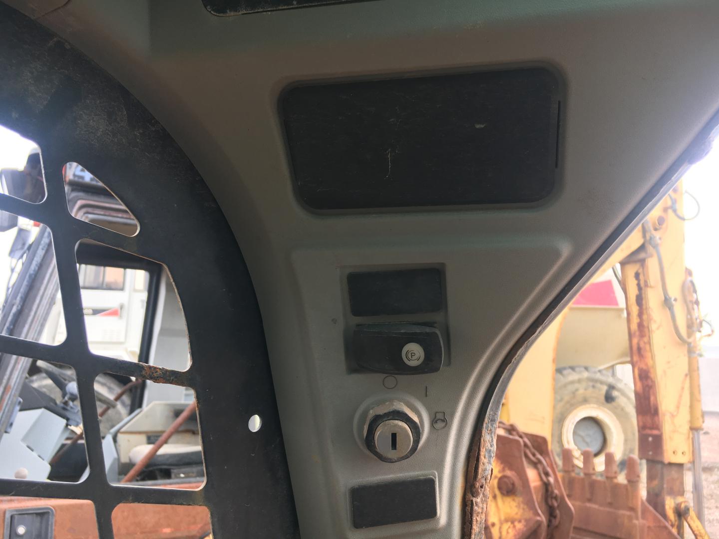 ./imagenes/INVOICE/2019/16561/MINICARGADOR CAT 242D PARA PARTES (7).JPG